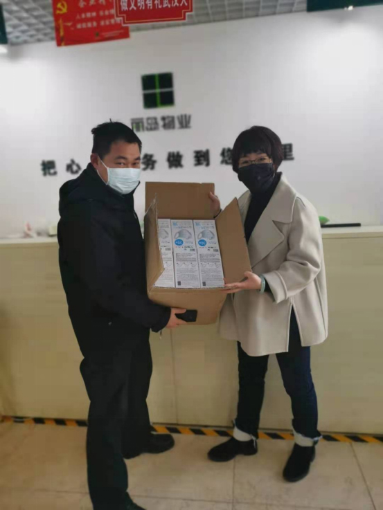 同心抗疫,向基层社区捐赠防疫物资 同心抗疫,向基层社区捐赠防疫物资