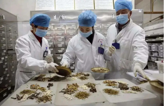 在治疗新冠肺炎上,中医到底发挥了多大作用? 在治疗新冠肺炎上,中医到底发挥了多大作用?